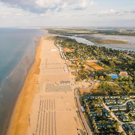 Nice Apartment With Huge Swimming Pool And Solarium Bibione Zewnętrze zdjęcie